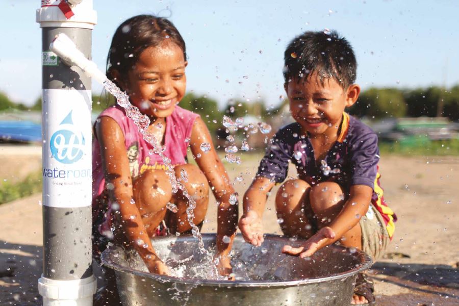 water filtration - children using wateroam filtered water